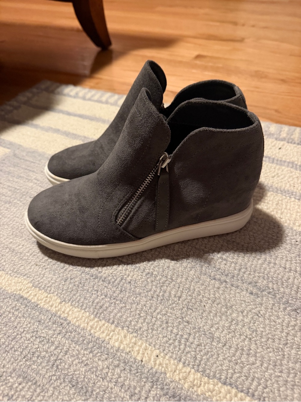 NEW never worn Madden Girl Wedge Ankle Booties with side zippers women’s 6.5